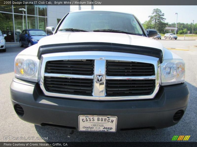 Bright White / Medium Slate Gray 2005 Dodge Dakota ST Club Cab