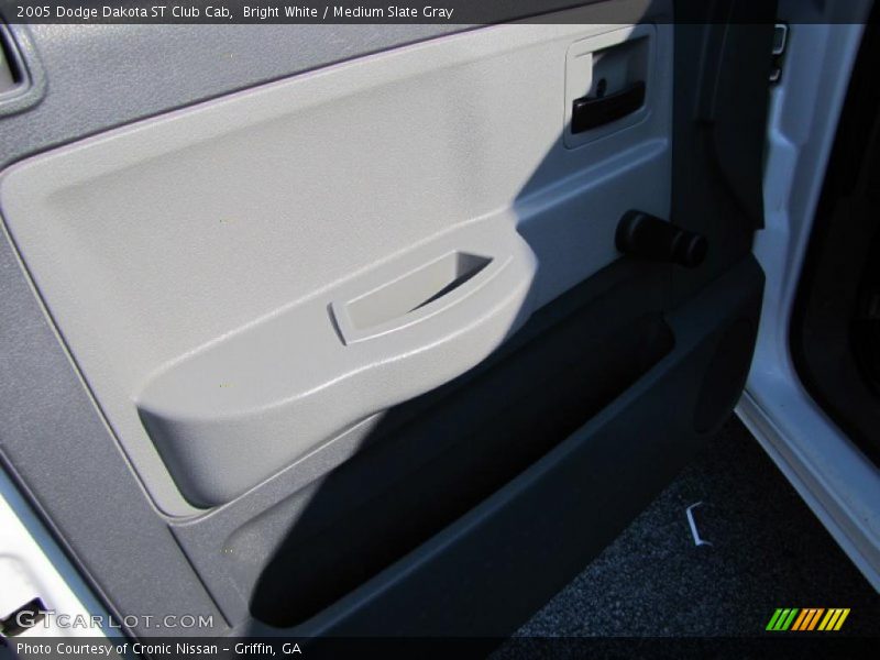 Bright White / Medium Slate Gray 2005 Dodge Dakota ST Club Cab
