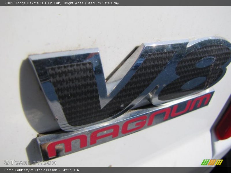  2005 Dakota ST Club Cab Logo