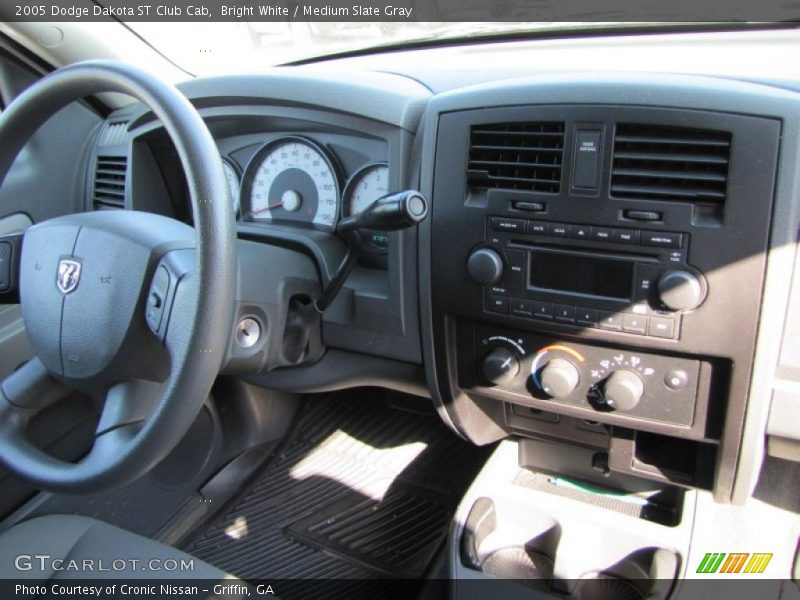 Bright White / Medium Slate Gray 2005 Dodge Dakota ST Club Cab