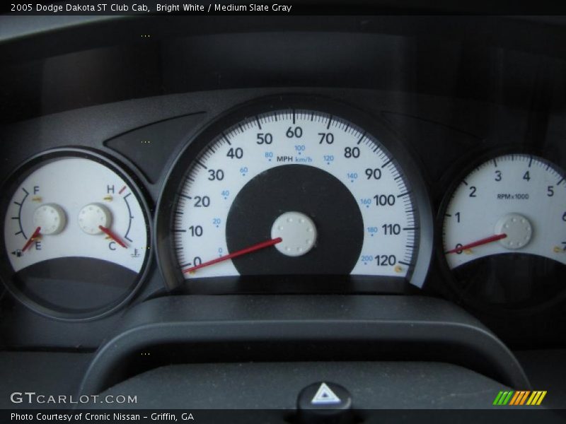 Bright White / Medium Slate Gray 2005 Dodge Dakota ST Club Cab