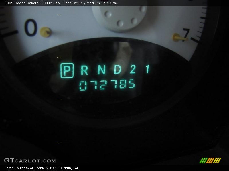 Bright White / Medium Slate Gray 2005 Dodge Dakota ST Club Cab