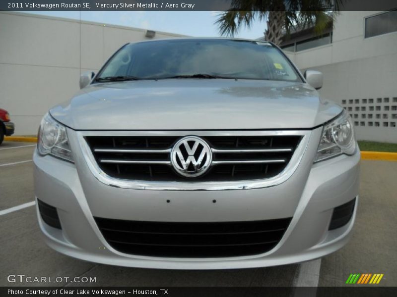 Mercury Silver Metallic / Aero Gray 2011 Volkswagen Routan SE