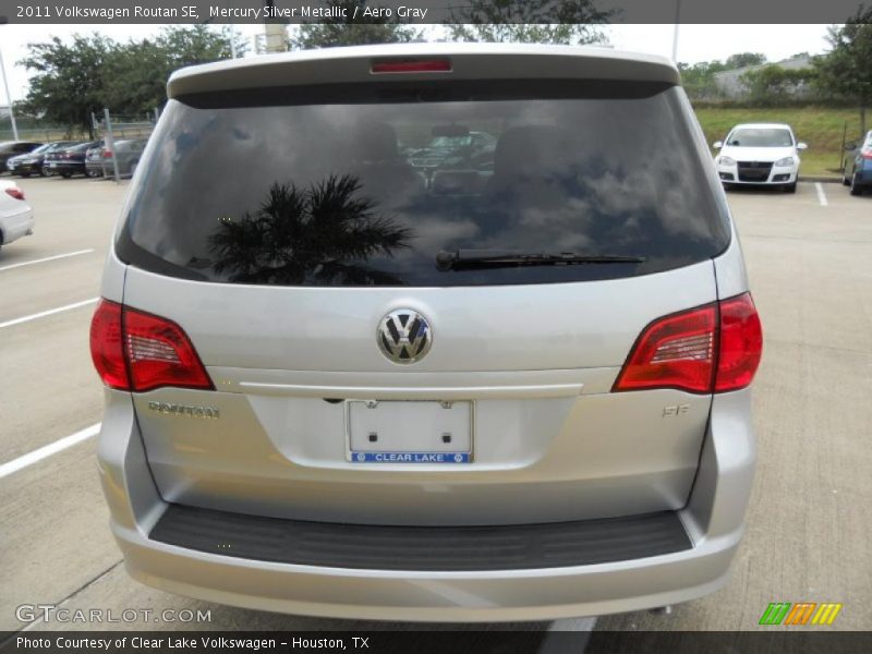 Mercury Silver Metallic / Aero Gray 2011 Volkswagen Routan SE