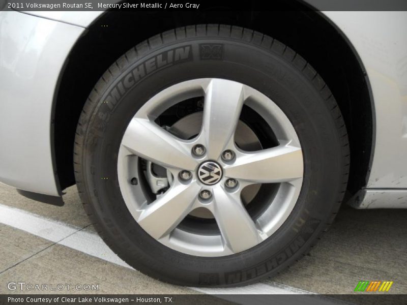 Mercury Silver Metallic / Aero Gray 2011 Volkswagen Routan SE
