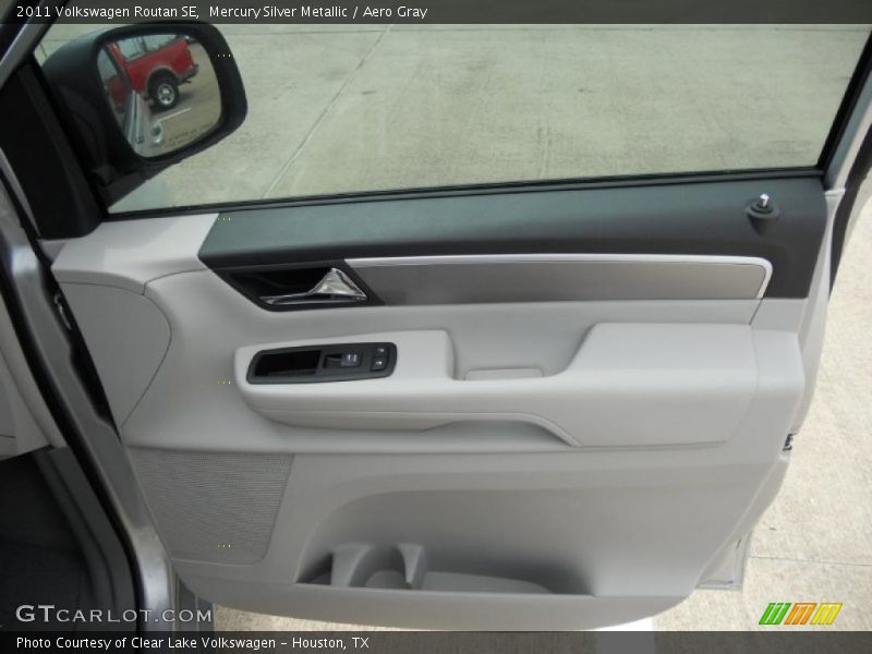 Mercury Silver Metallic / Aero Gray 2011 Volkswagen Routan SE