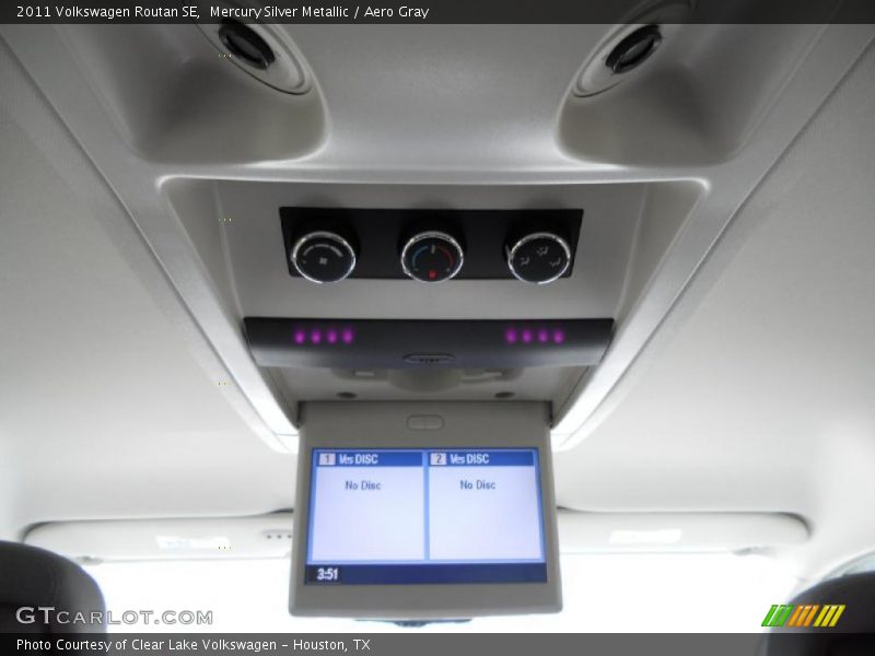 Mercury Silver Metallic / Aero Gray 2011 Volkswagen Routan SE