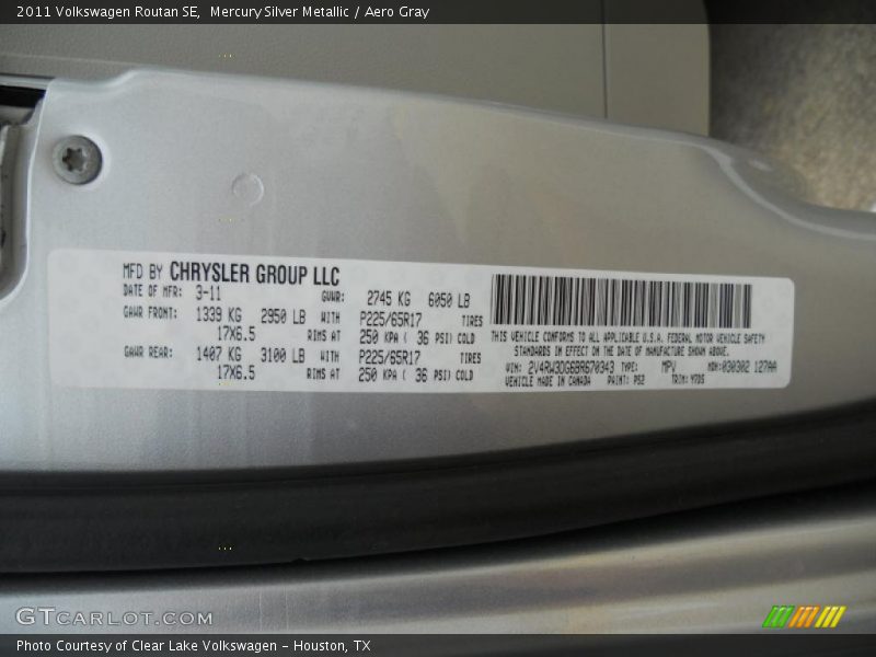 Mercury Silver Metallic / Aero Gray 2011 Volkswagen Routan SE
