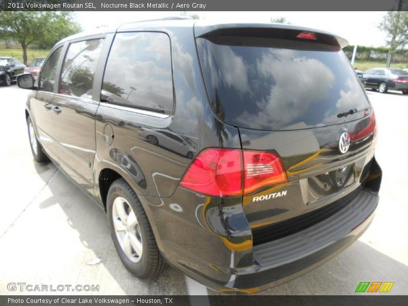 Nocturne Black Metallic / Aero Gray 2011 Volkswagen Routan SEL