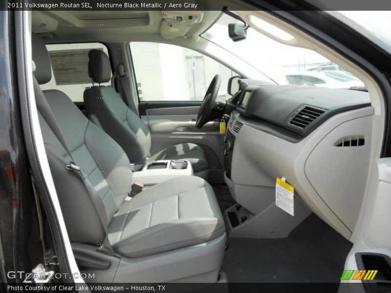  2011 Routan SEL Aero Gray Interior