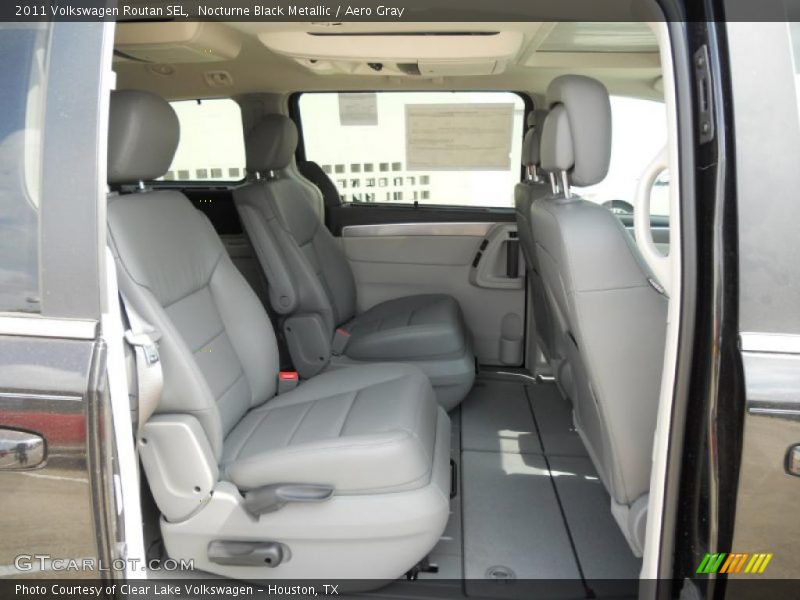  2011 Routan SEL Aero Gray Interior