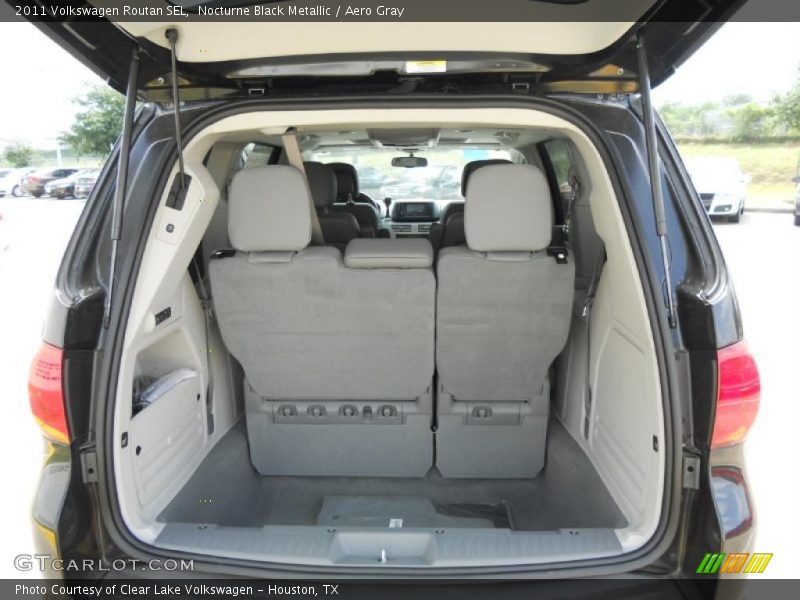 2011 Routan SEL Trunk