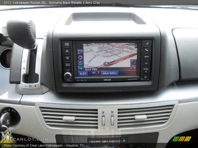 Navigation of 2011 Routan SEL