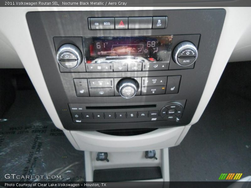 Controls of 2011 Routan SEL