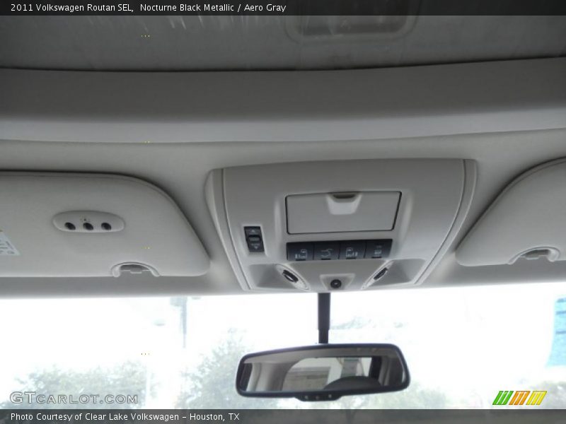 Nocturne Black Metallic / Aero Gray 2011 Volkswagen Routan SEL