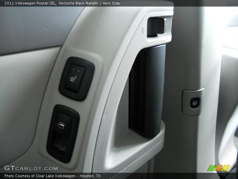 Nocturne Black Metallic / Aero Gray 2011 Volkswagen Routan SEL