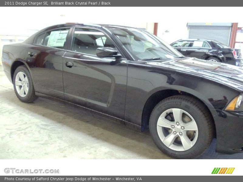 Brilliant Black Crystal Pearl / Black 2011 Dodge Charger SE