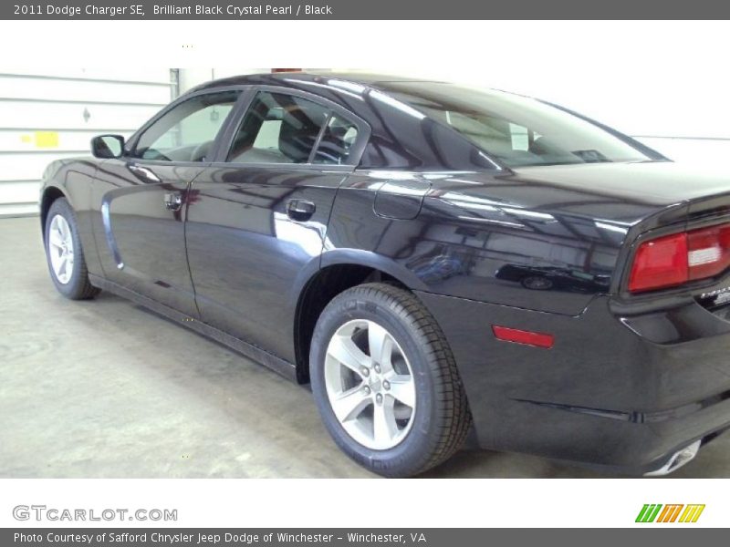 Brilliant Black Crystal Pearl / Black 2011 Dodge Charger SE