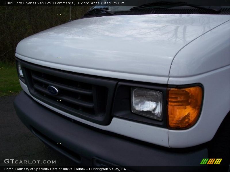 Oxford White / Medium Flint 2005 Ford E Series Van E250 Commercial