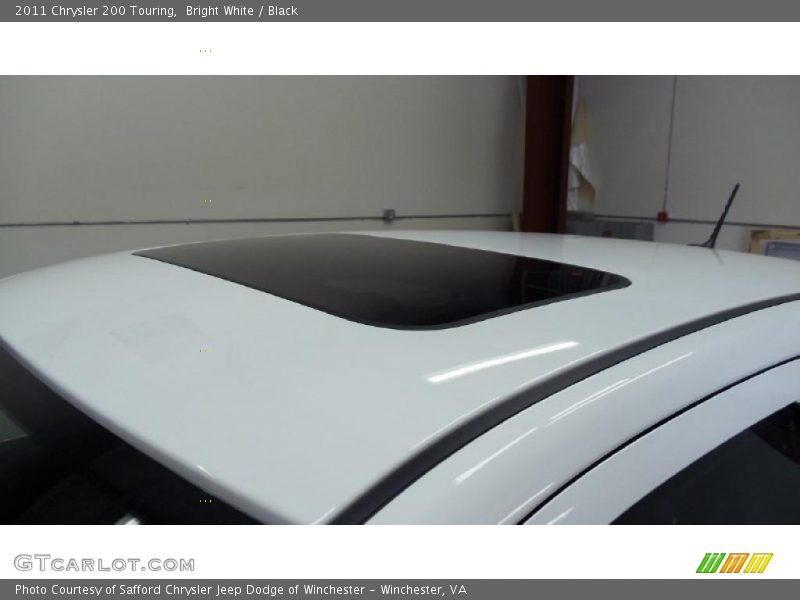 Bright White / Black 2011 Chrysler 200 Touring