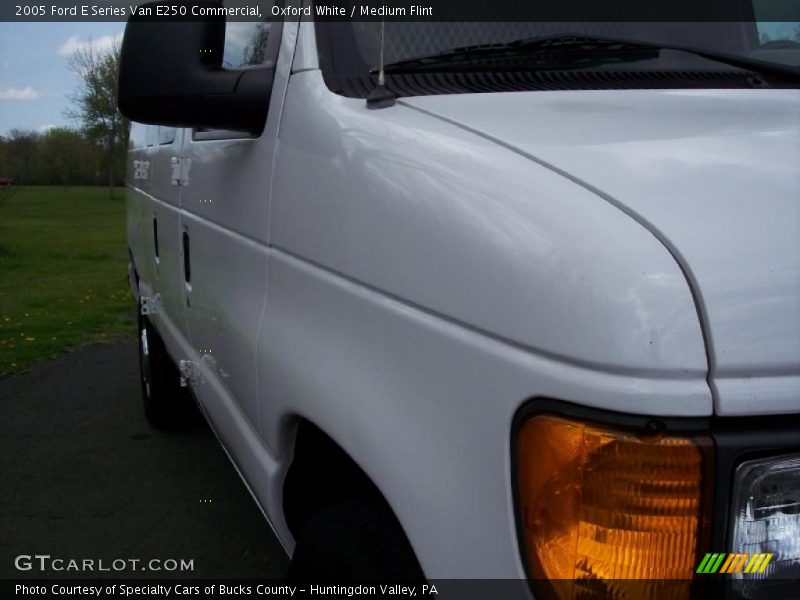 Oxford White / Medium Flint 2005 Ford E Series Van E250 Commercial