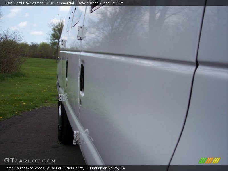 Oxford White / Medium Flint 2005 Ford E Series Van E250 Commercial