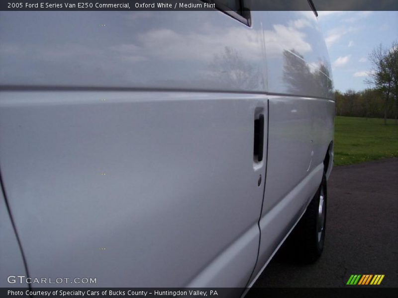 Oxford White / Medium Flint 2005 Ford E Series Van E250 Commercial