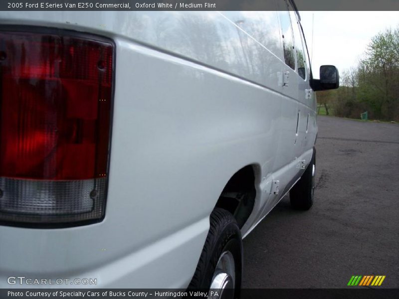 Oxford White / Medium Flint 2005 Ford E Series Van E250 Commercial