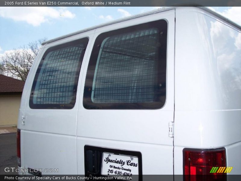 Oxford White / Medium Flint 2005 Ford E Series Van E250 Commercial