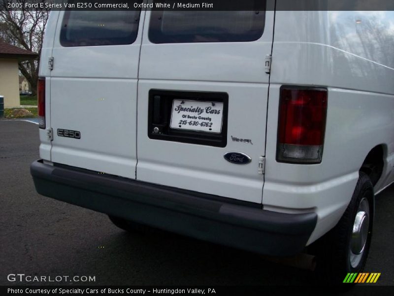 Oxford White / Medium Flint 2005 Ford E Series Van E250 Commercial