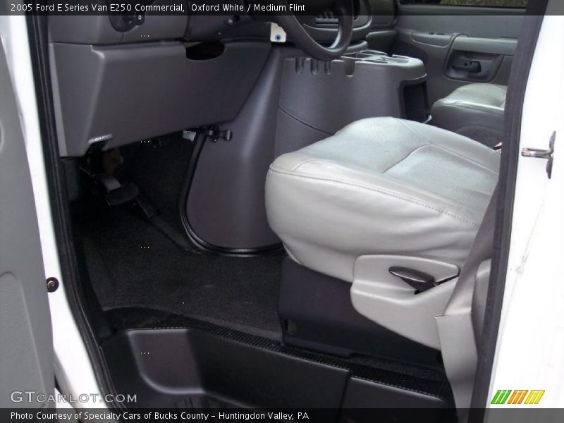 Oxford White / Medium Flint 2005 Ford E Series Van E250 Commercial