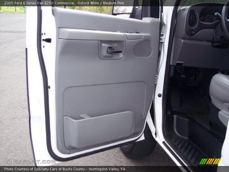 Oxford White / Medium Flint 2005 Ford E Series Van E250 Commercial