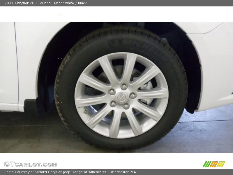 Bright White / Black 2011 Chrysler 200 Touring