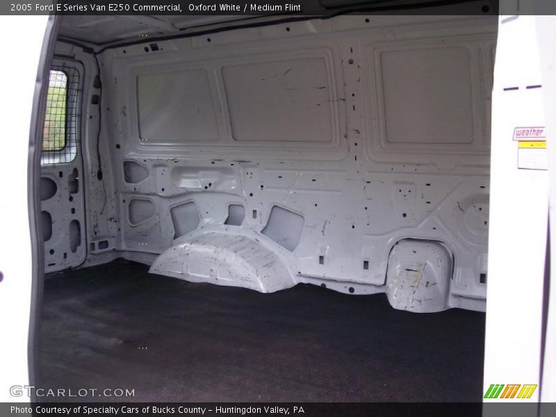 Oxford White / Medium Flint 2005 Ford E Series Van E250 Commercial