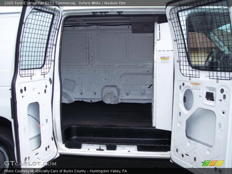 Oxford White / Medium Flint 2005 Ford E Series Van E250 Commercial