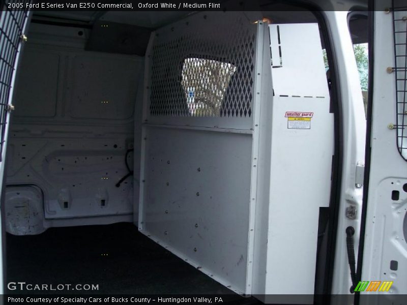 Oxford White / Medium Flint 2005 Ford E Series Van E250 Commercial