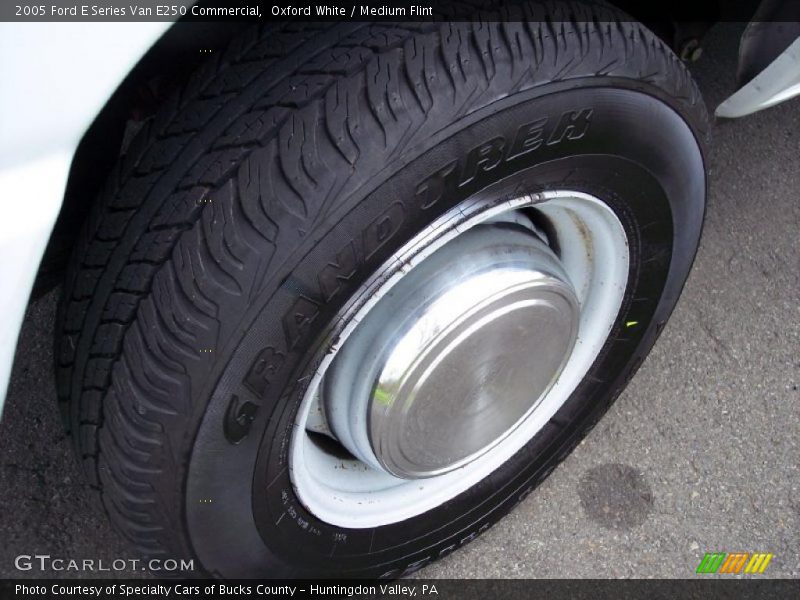 Oxford White / Medium Flint 2005 Ford E Series Van E250 Commercial