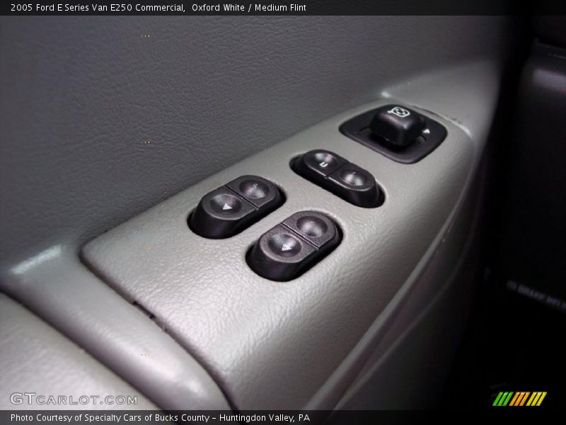 Oxford White / Medium Flint 2005 Ford E Series Van E250 Commercial