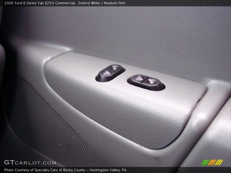 Oxford White / Medium Flint 2005 Ford E Series Van E250 Commercial