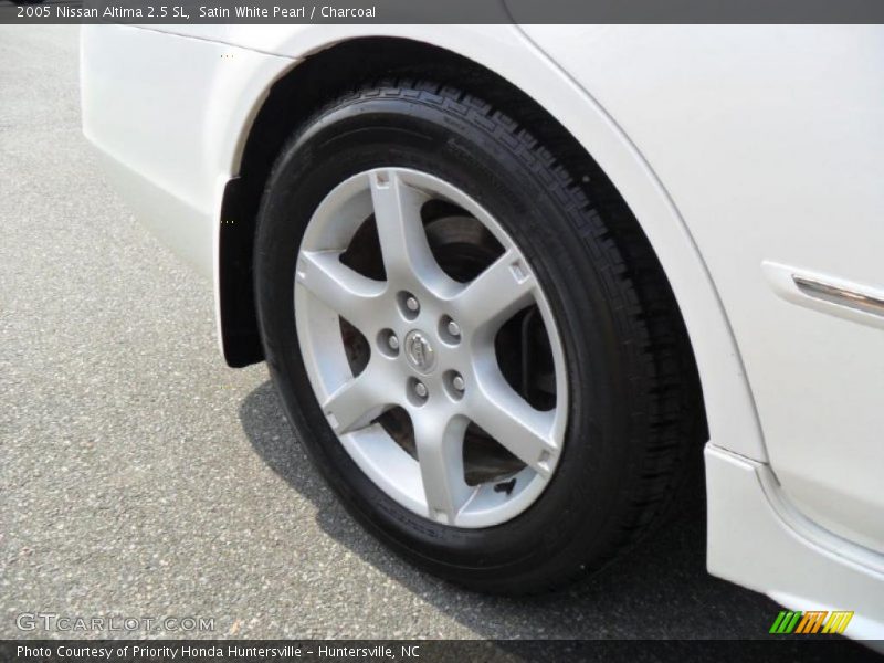 Satin White Pearl / Charcoal 2005 Nissan Altima 2.5 SL