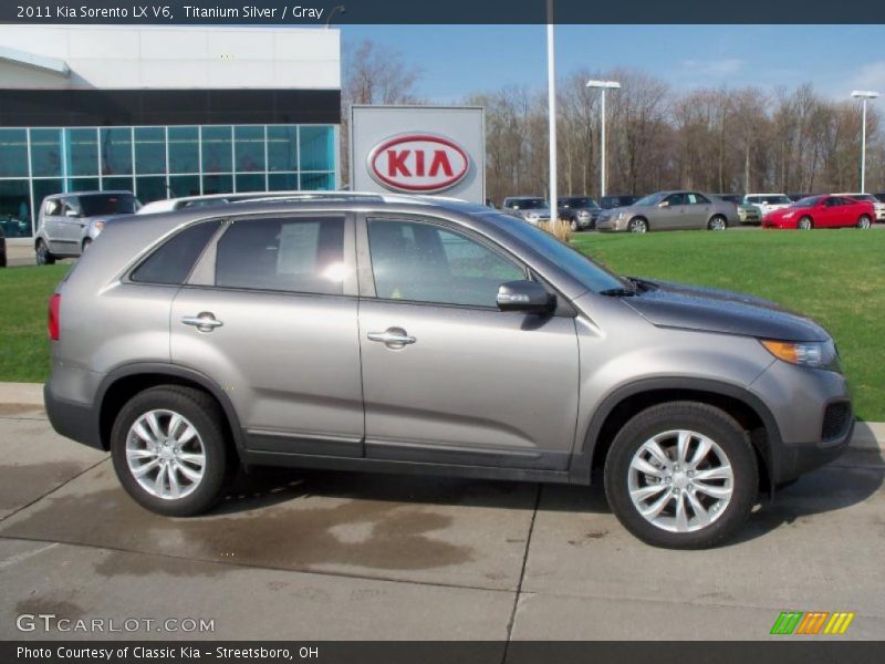 Titanium Silver / Gray 2011 Kia Sorento LX V6