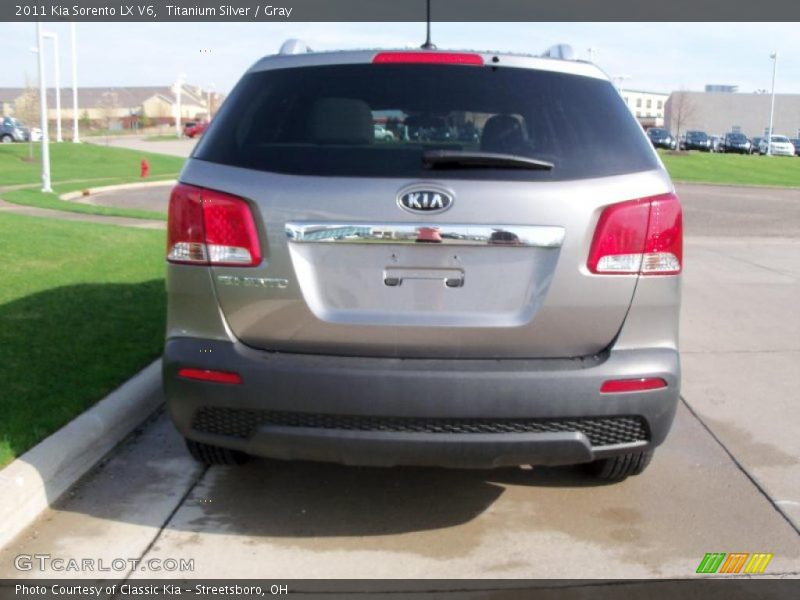 Titanium Silver / Gray 2011 Kia Sorento LX V6