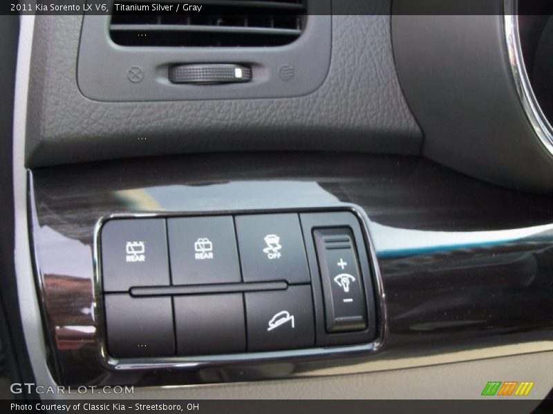 Titanium Silver / Gray 2011 Kia Sorento LX V6