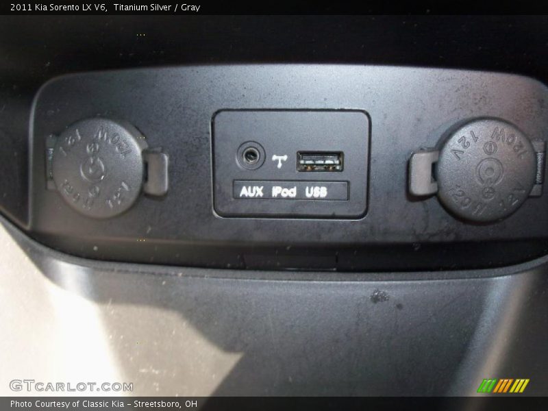 Titanium Silver / Gray 2011 Kia Sorento LX V6