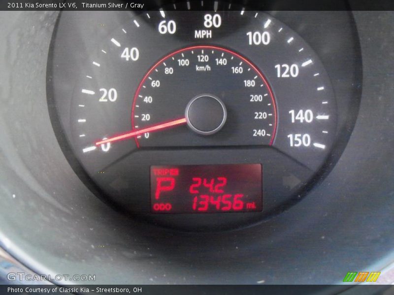 Titanium Silver / Gray 2011 Kia Sorento LX V6