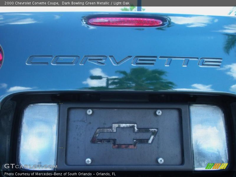 Dark Bowling Green Metallic / Light Oak 2000 Chevrolet Corvette Coupe