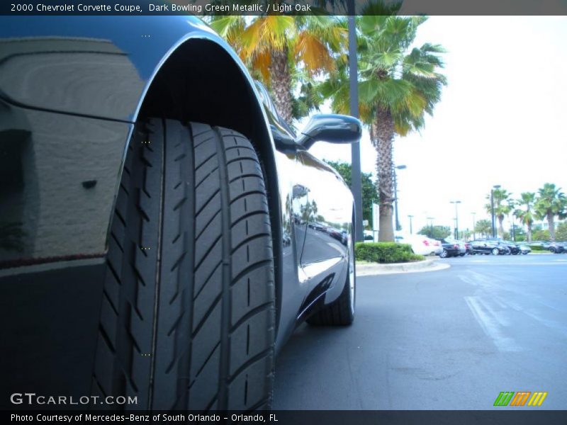 Dark Bowling Green Metallic / Light Oak 2000 Chevrolet Corvette Coupe