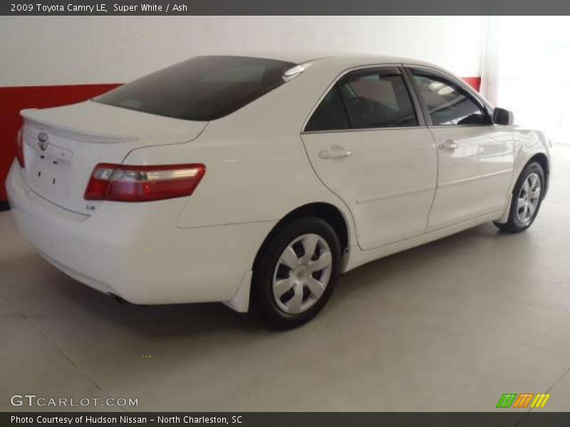 Super White / Ash 2009 Toyota Camry LE