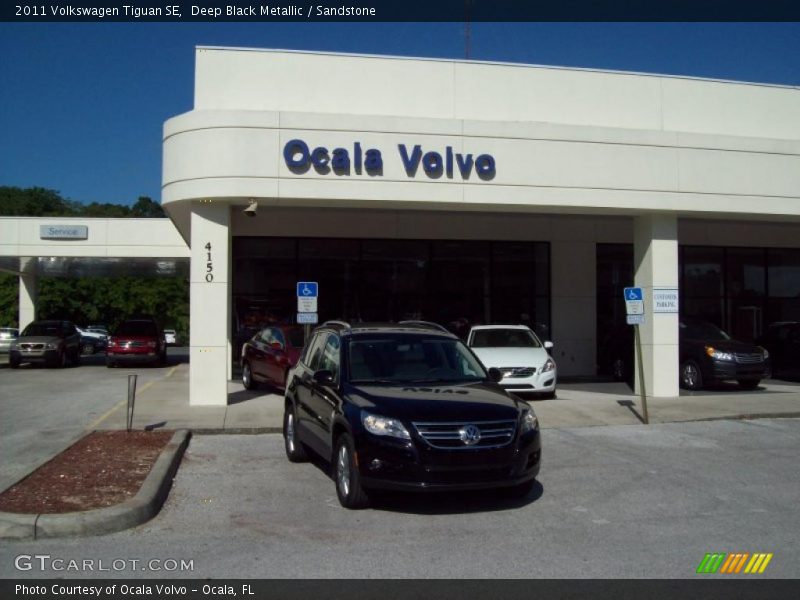 Deep Black Metallic / Sandstone 2011 Volkswagen Tiguan SE
