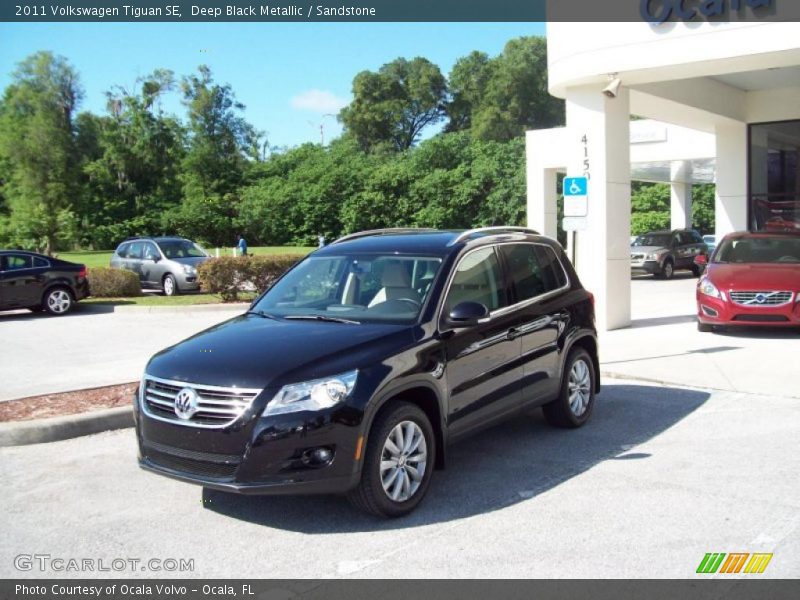 Deep Black Metallic / Sandstone 2011 Volkswagen Tiguan SE